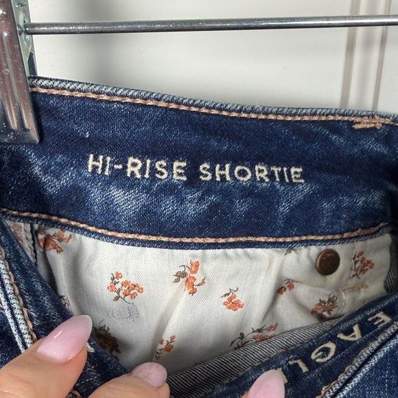 American Eagle Hi-Rise Shortie Distressed Denim Shorts Size 10 - Picture 3 of 7